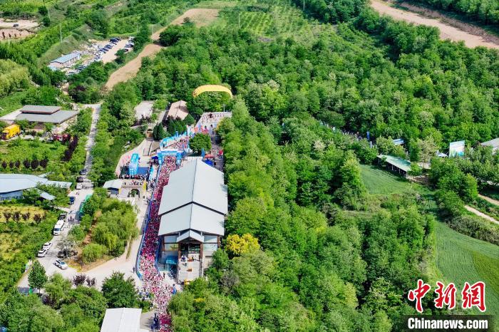 三千名跑者槐林竞速推动全民健身与县域旅游融