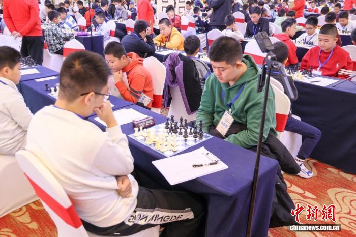 全国国际象棋棋协大师赛在齐齐哈尔开赛，吸引