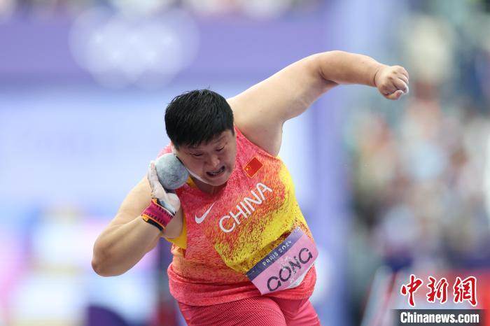 巴黎阳光与雨幕并行，巩