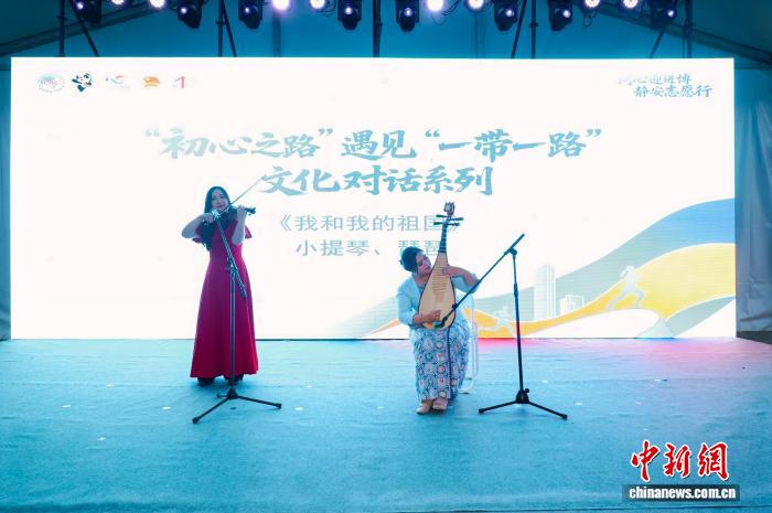 国际志愿者迎进博 活力苏河展现上海开放包容