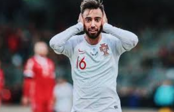 曼联中场核心费尔南德斯助攻数据领跑英超赛场