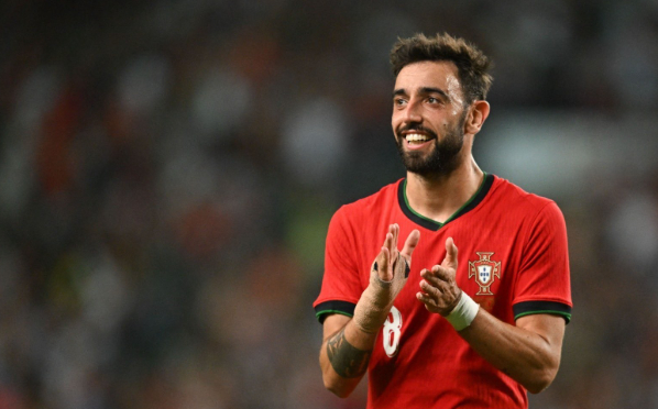 曼联中场核心费尔南德斯助攻数据领跑英超赛场