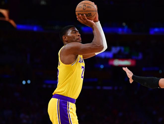 湖人96-139惨败雷霆 布朗尼首秀回暖引关注