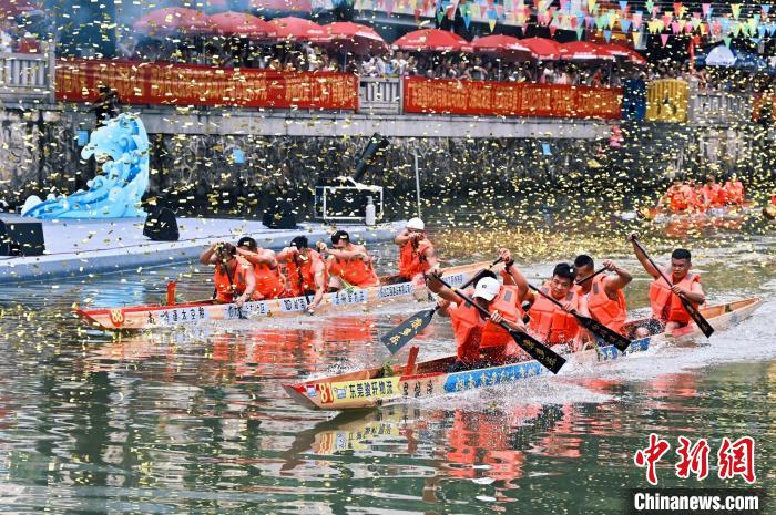 百支龙舟队竞逐佛山南海30公里水上马拉松
