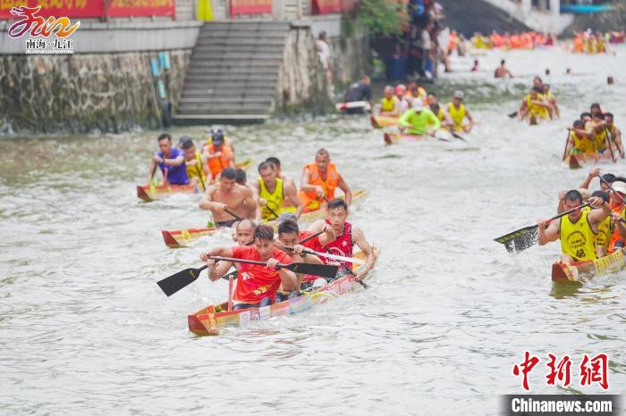 百支龙舟队竞逐佛山南海30公里水上马拉松