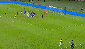 吉达联合爆冷出局球员冲撞裁判判罚引争议