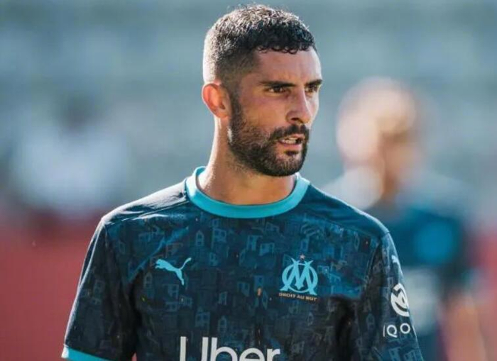 阿尔瓦罗-冈萨雷斯盛赞C罗全面性，坦言梅西左脚